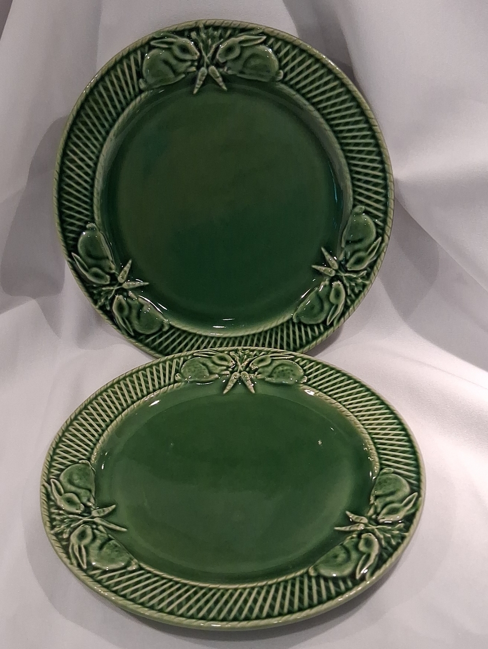 Bordallo Pinheiro Green Bunny Rabbit Ceramic Embossed Dinner Plate Pair